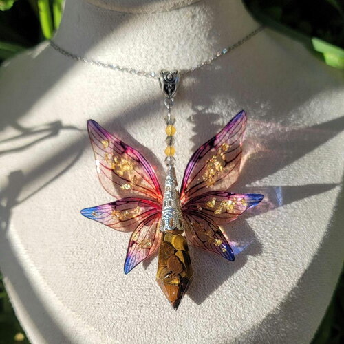 Collier elfique en oeil de tigre aile fée papillon fait main arbre de vie idee cadeau