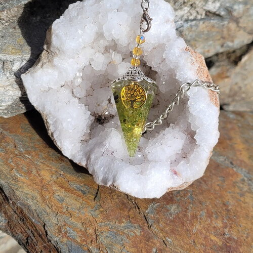 Pendule divinatoire en péridot arbre de vie radiesthésie fait main idee cadeau