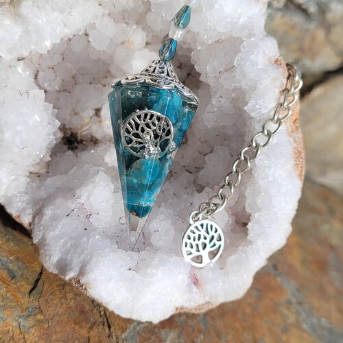 Pendule divinatoire en apatite arbre de vie radiesthésie fait main idee cadeau fin annee