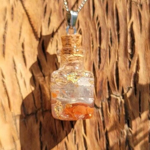 Fiole pendentif&quot; féminité&quot; en cornaline pierre de lune  fait main orgonite idee cadeau