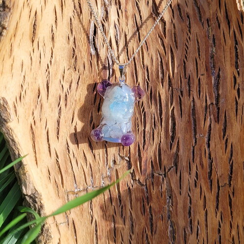 Pendentif ourson &quot;douceur et positivité&quot; en aigue marine et amethyste fait main orgonite en argent