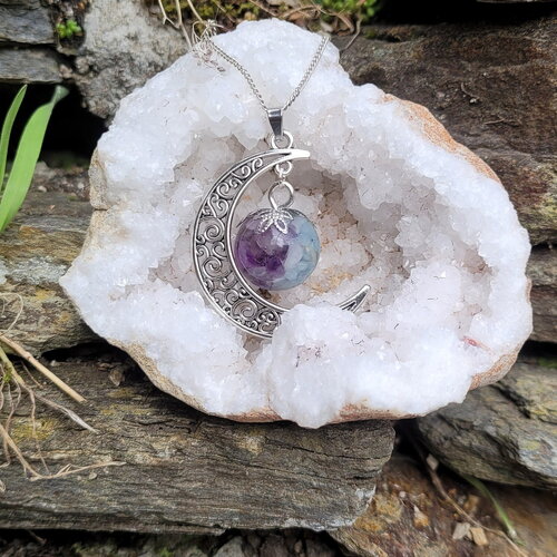 Collier &quot;douceur et positivité&quot; en aigue marine et amethyste forme de goutte orgonite