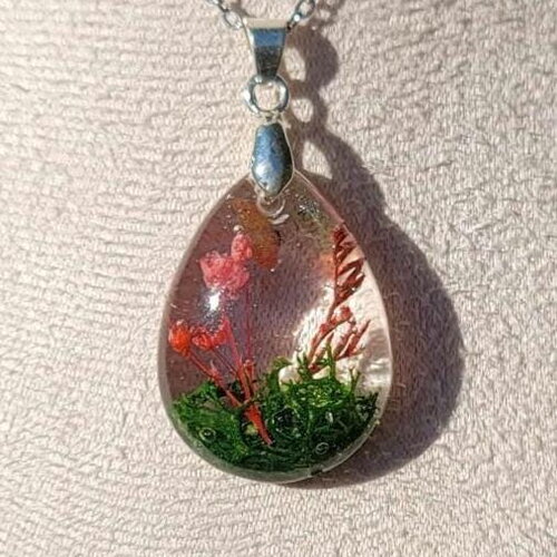 Collier avec de vraies fleurs séchées en résine fait main acier inoxydable hypoallergénique idée cadeau pour elle petite fleur sauvage d.or