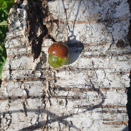 Pendentif en péridot arbre de vie fait main forme gland