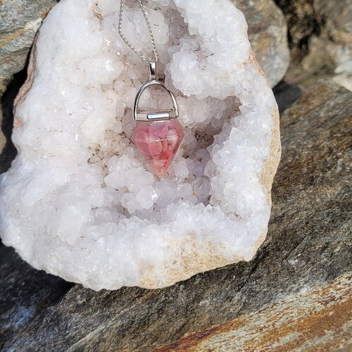 Pendentif &quot;amour&quot; en rhodochrosite fait main pointe idee cadeau pièce unique