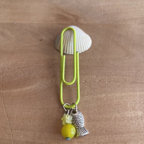 Trombone papeterie breloque poisson et perles jaunes