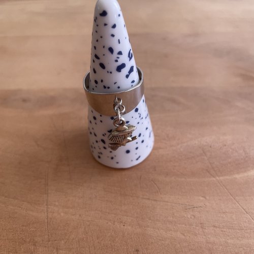 Bague réglable breloque sorcière