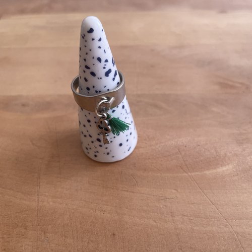Bague réglable breloques clé et pompon