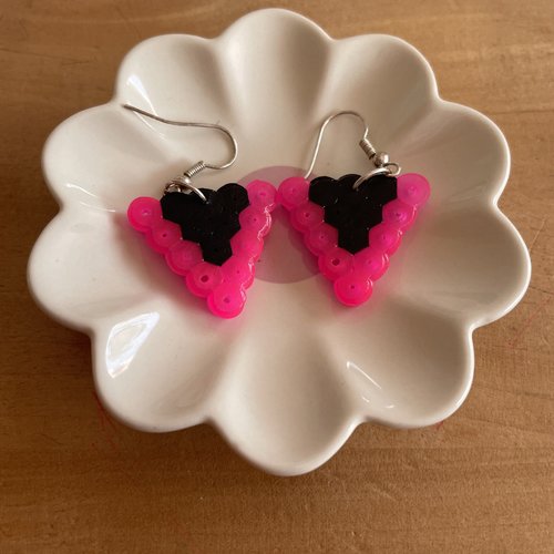 Boucles d’oreilles triangle perle hama