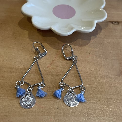 Boucles d’oreilles pompons et pampilles