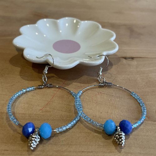 Boucles d’oreilles perles miyuki bleues et pommes de pin