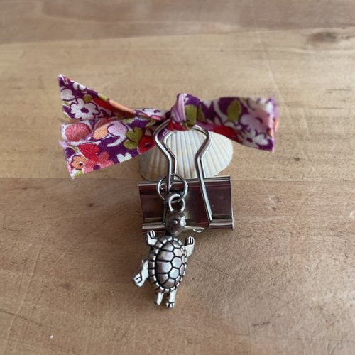 Petite pince papeterie liberty breloque tortue