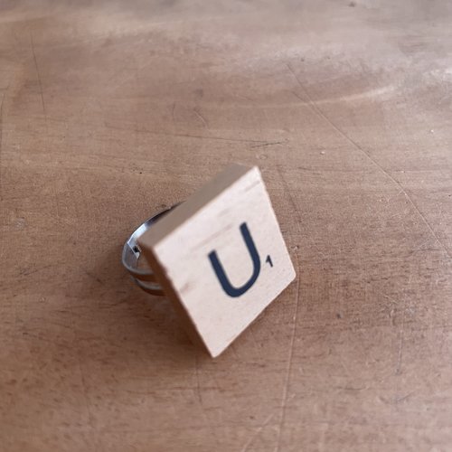 Bague réglable lettre en bois u