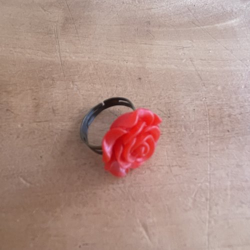 Bague réglable fleur rouge