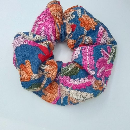 Chouchou en jeans brodé