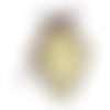 Mini coussin jaune en forme de losange au crochet à garnir de lavande ou de dragées pour une communion