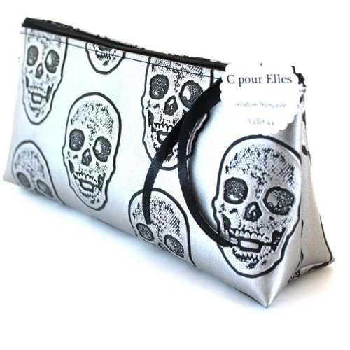 Trousse têtes de mort en simili cuir