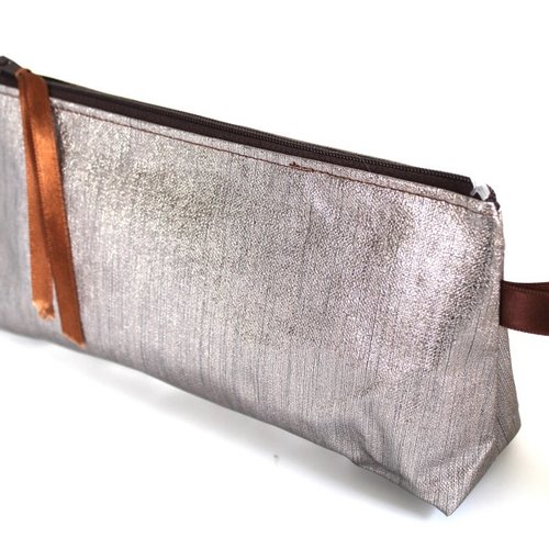 Trousse femme beige brillante