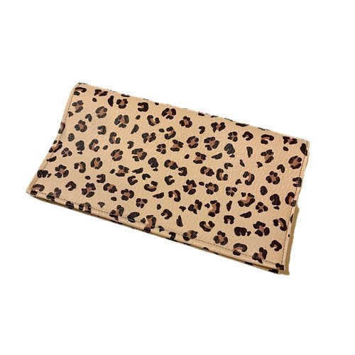 Porte chéquier en simili cuir léopard