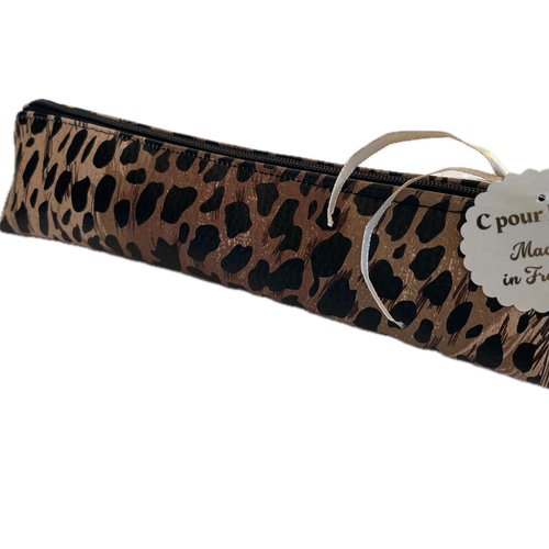 Trousse brosse à dents et dentifrice simili léopard