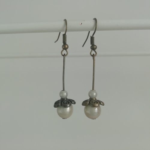 Boucles d'oreilles bronzes pendantes tiges perles nacrees + coupelles