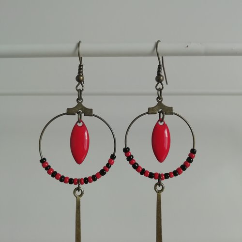 Boucles d'oreilles bronzes pendantes creoles avec mini perles et sequins navettes rouges