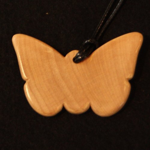 Pendentif papillon en bois de hêtre vernis