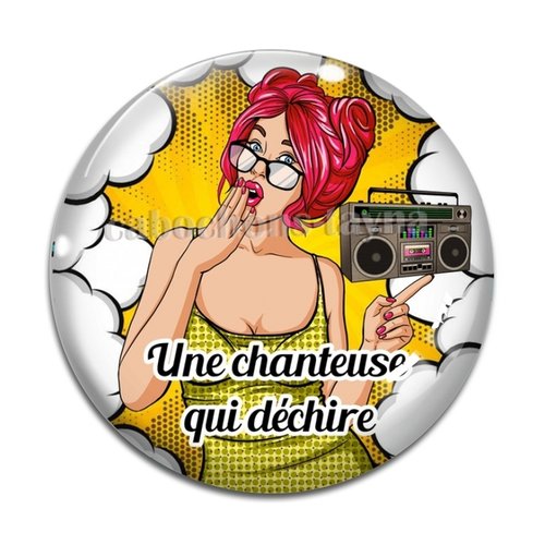Cabochon une chanteuse qui déchire, cabochon résine, verre rond différente taille