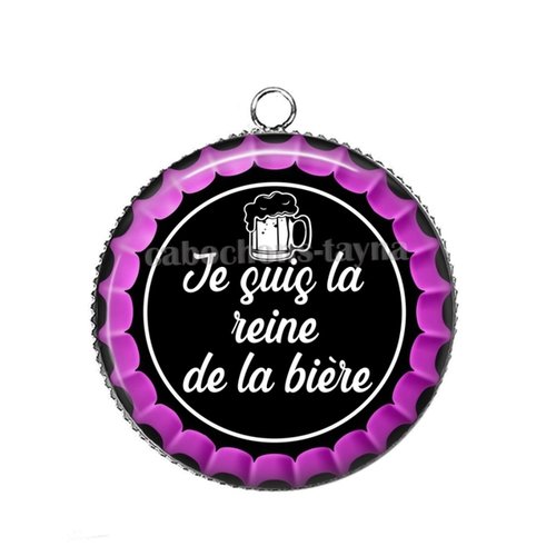 Pendentif je suis la reine de la bière, support métal argenté