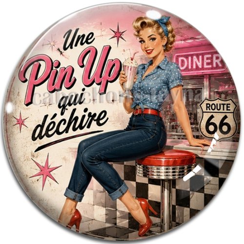 Cabochon une pin up qui déchire– résine ou verre – différentes tailles disponibles