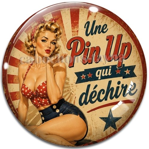 Cabochon une pin up qui déchire – résine ou verre – différentes tailles disponibles