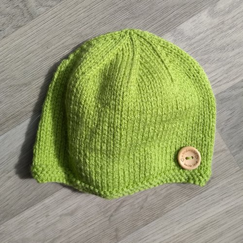 Bonnet bébé,taille naissance, laine 100% acrylique, tricoté à la main