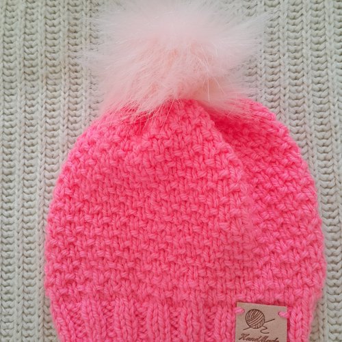 Bonnet 0/3 mois , rose , laine acrylique,  tricoté à la main