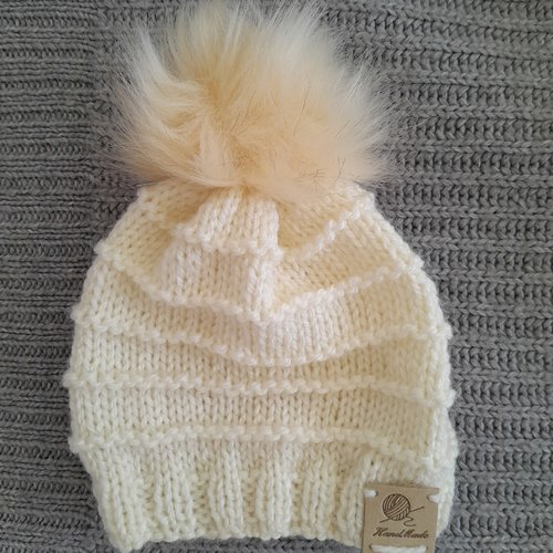 Bonnet 0/3 mois , laine acrylique, tricoté à la main