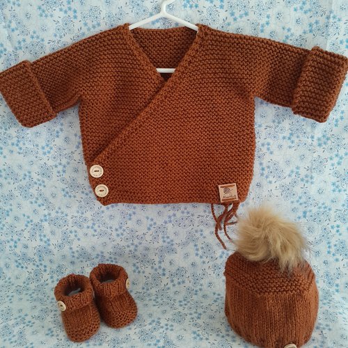 Ensemble naissance 1/3 mois , laine 100% acrylique certifiée oekotex,  tricoté à la main