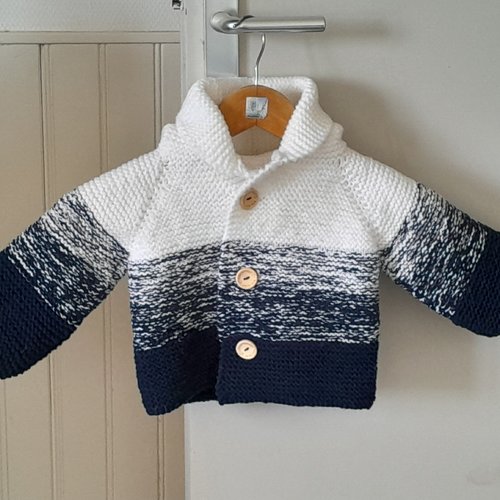 Veste/paletot bébé, 3/6 mois , tricoté à la main aux aiguilles, cadeau naissance