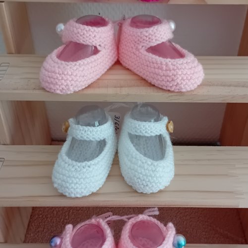 Babies/chaussons bébé 3 mois,laine acrylique,tricoté à la main ,cadeau de naissance.