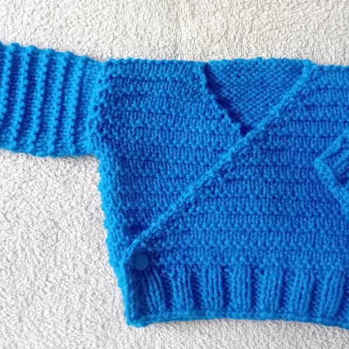 Brassière bébé,cache coeur bebe,tricoté à la main, laine certifiée oekotex,idéal pour cadeau de naissance
