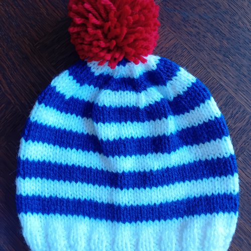 Lot de 2 bonnets marin 6/9 mois , laine acrylique certifiée oekotex tricoté à la main .