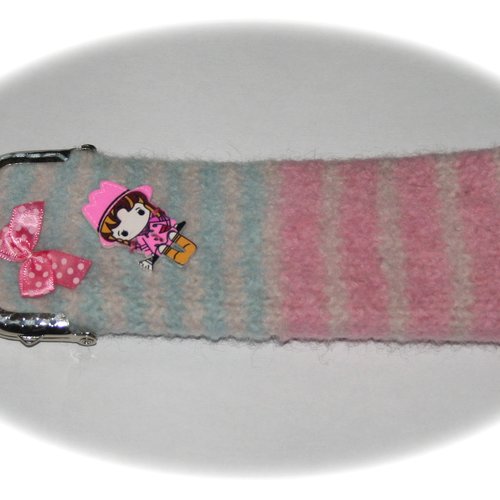 Trousse en laine feutrée rayée rose, blanc & bleu ornée ruban et fille