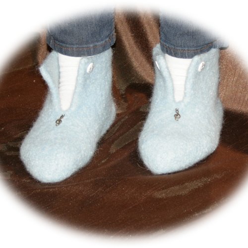 Chaussons/bottines pour adultes feutrés en pure laine bleue décors musique