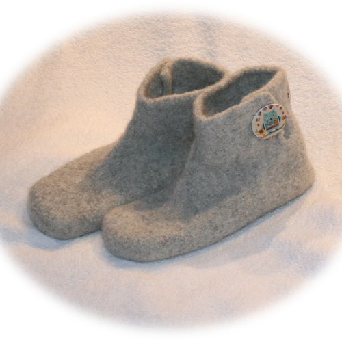 Chaussons/bottines pour adultes feutrés en pure laine grise bouton chouette