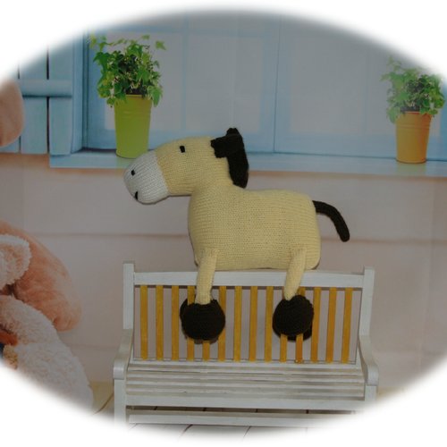 Jolicœur poney tricoté pour bébé