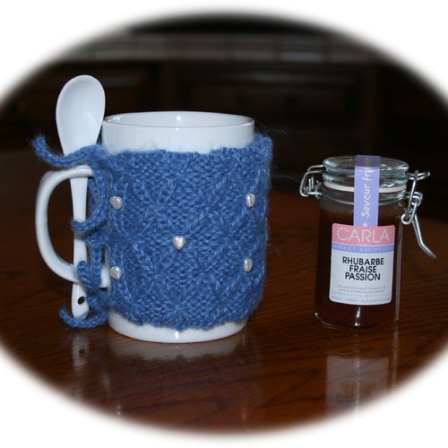 Cup cozy à smocks tricoté en mohair bleu nuit