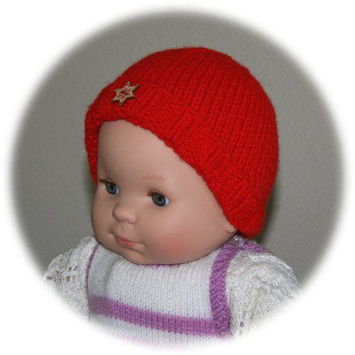 Bonnet 3 mois en laine rouge avec revers et orné étoile