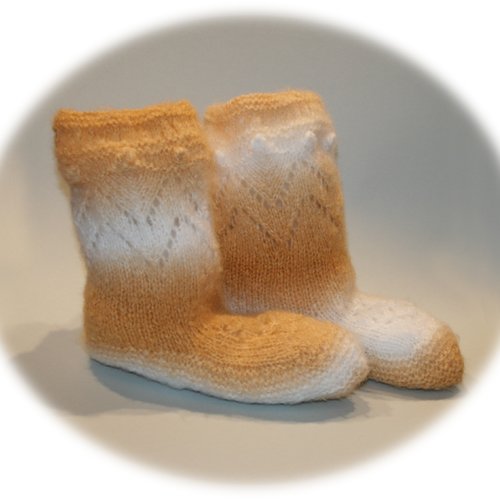 Chaussons en laine bayadère noisette/blanc ornés point fantaisie