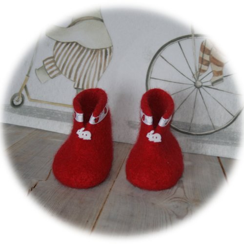 Chaussons bottines pour enfants feutrés rouges ornés lapin 9 mois