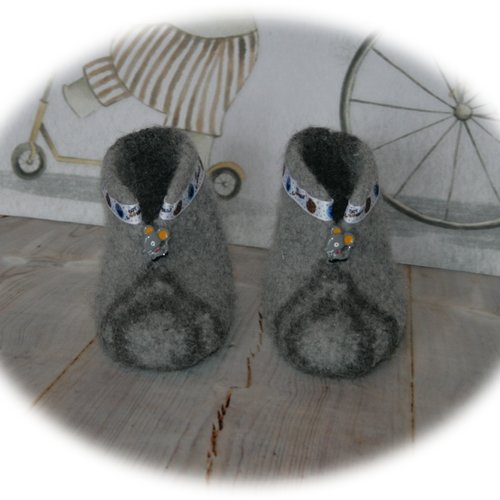 Chaussons bottines pour enfants feutrés rayés gris décor souris 9/12 mois