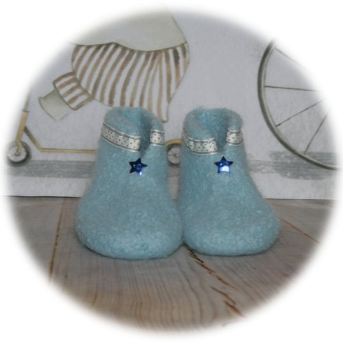 Chaussons bottines pour enfants feutrés bleu clair ornés étoiles & ruban étoilé 9 mois
