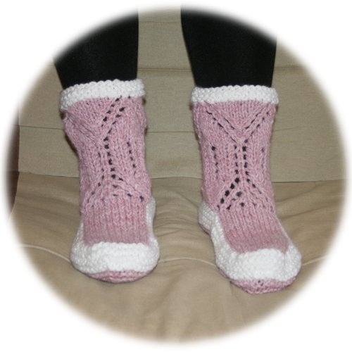 Chaussons en laine vieux rose & blanche point fantaisie